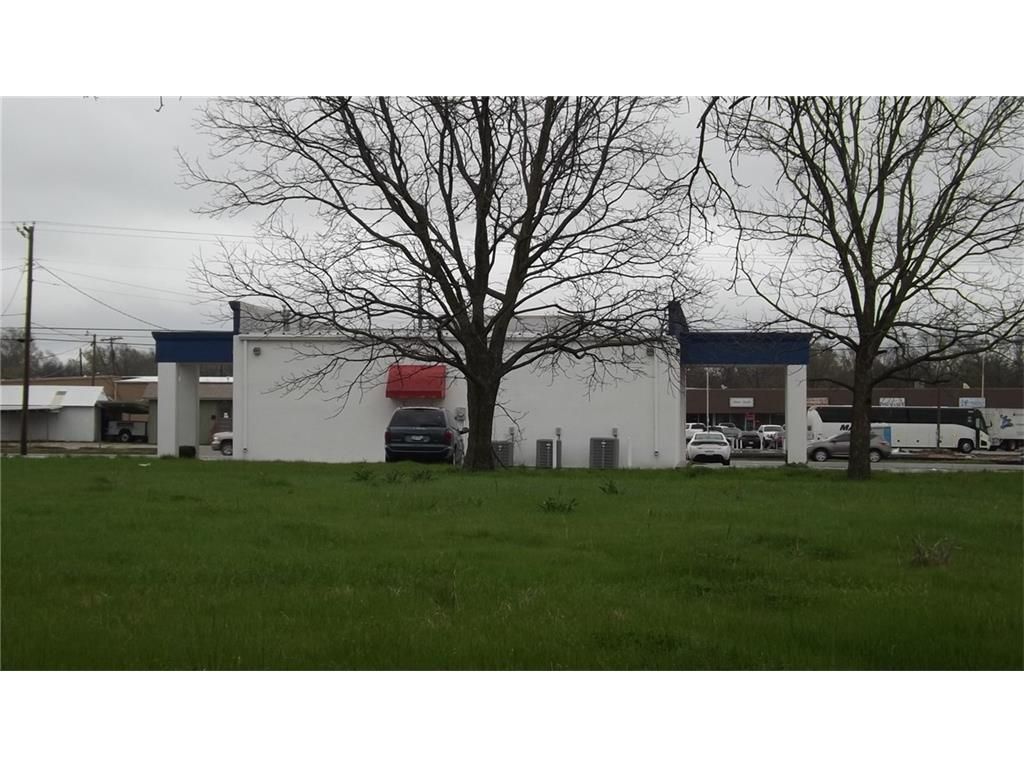 1068 Village Dr, Sulphur Springs, TX 75482